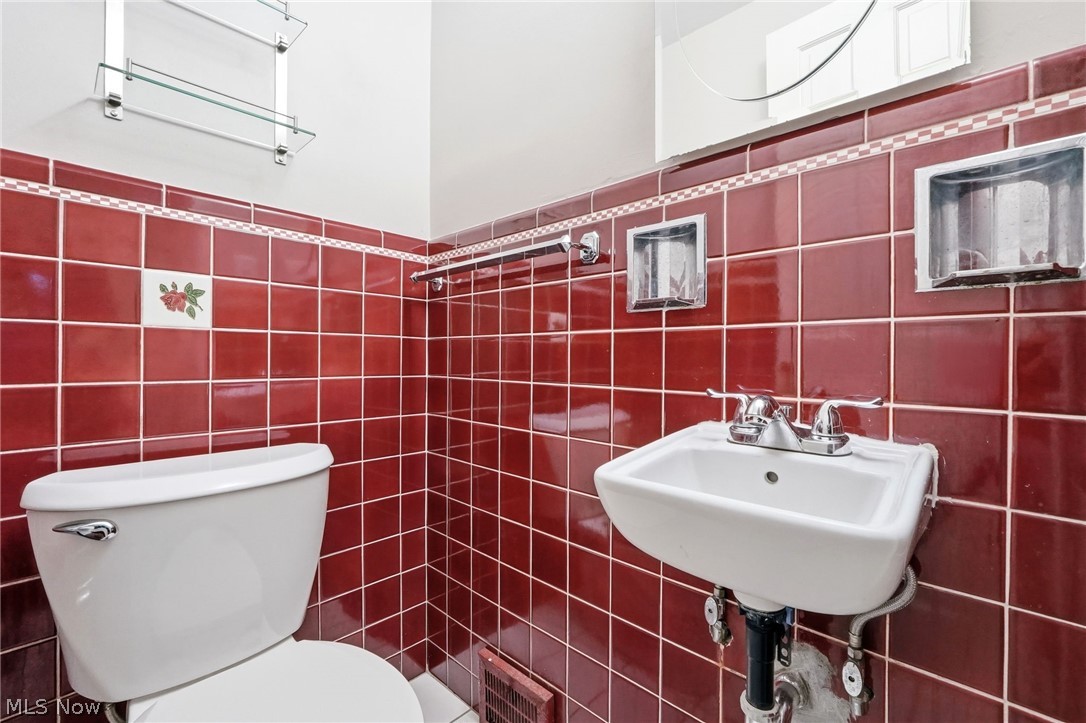 3378 Clayton Boulevard Shaker Heights OH 44120