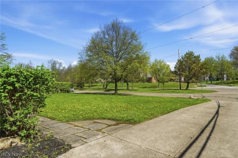 3378 Clayton Boulevard Shaker Heights OH 44120