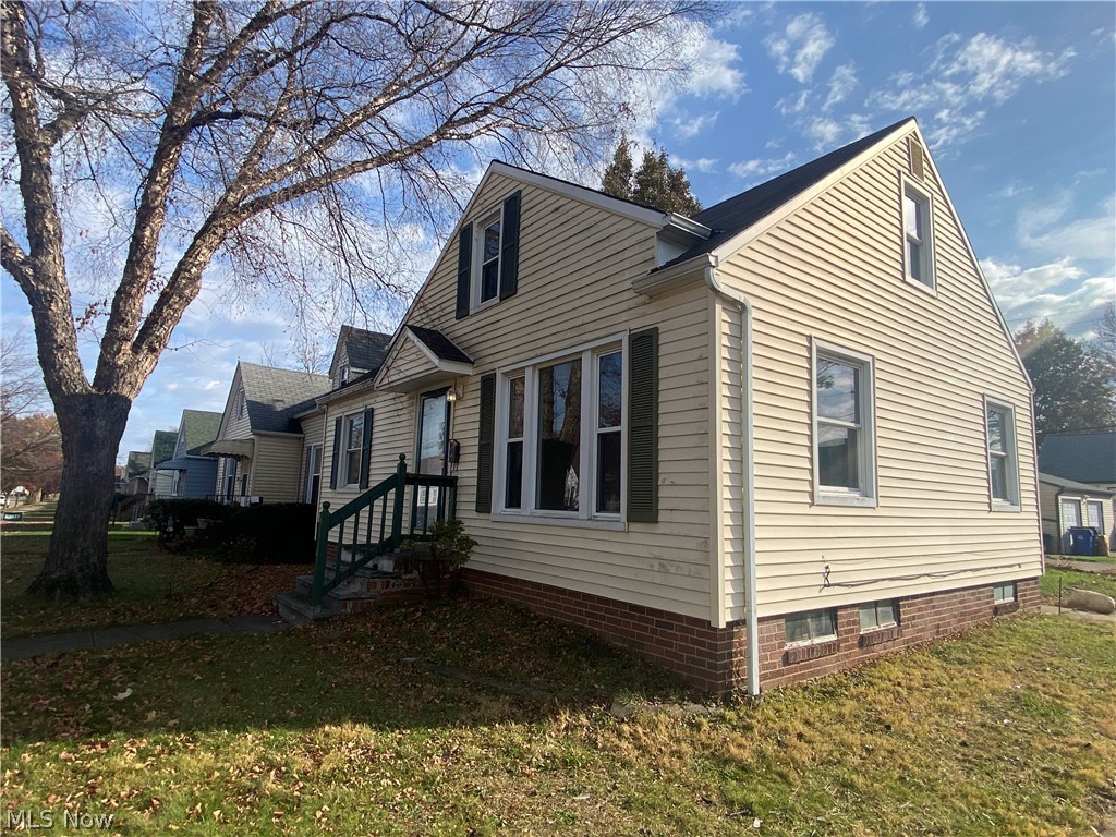 12113 Wayland Avenue Cleveland OH 44111