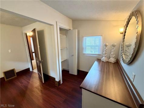 458 Crestwood Avenue Akron OH 44302