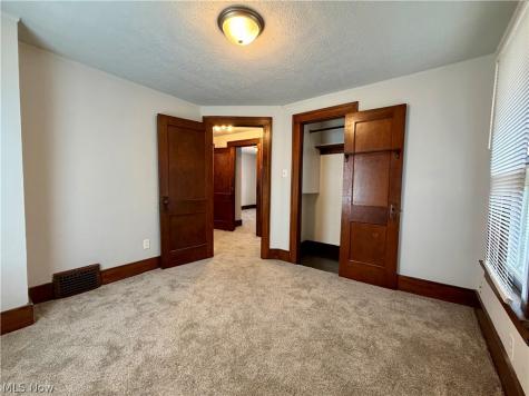 458 Crestwood Avenue Akron OH 44302