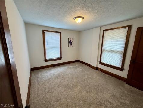 458 Crestwood Avenue Akron OH 44302