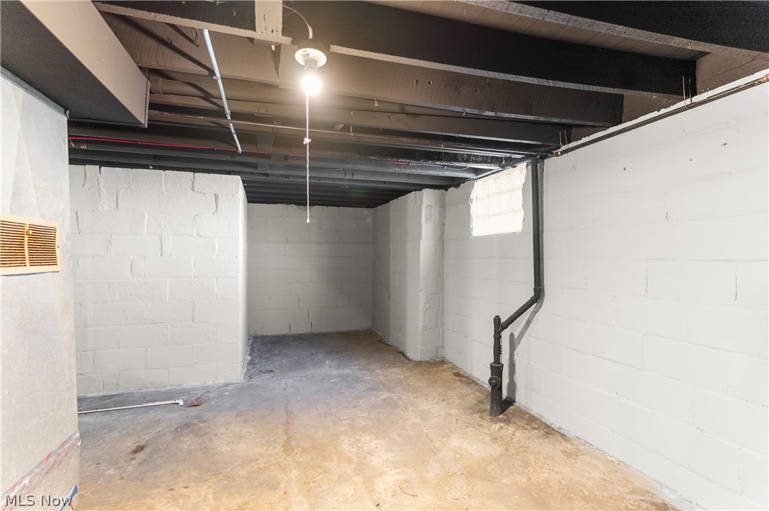 153 Elm Street Struthers OH 44471