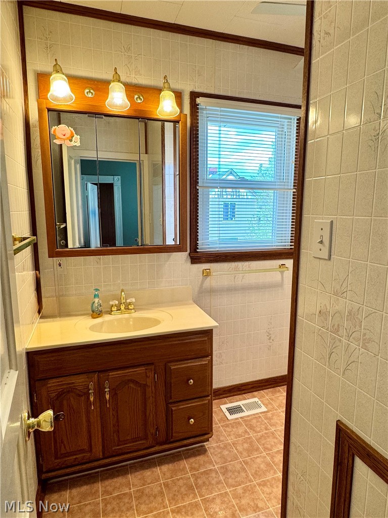 1011 Adams Street Coshocton OH 43812