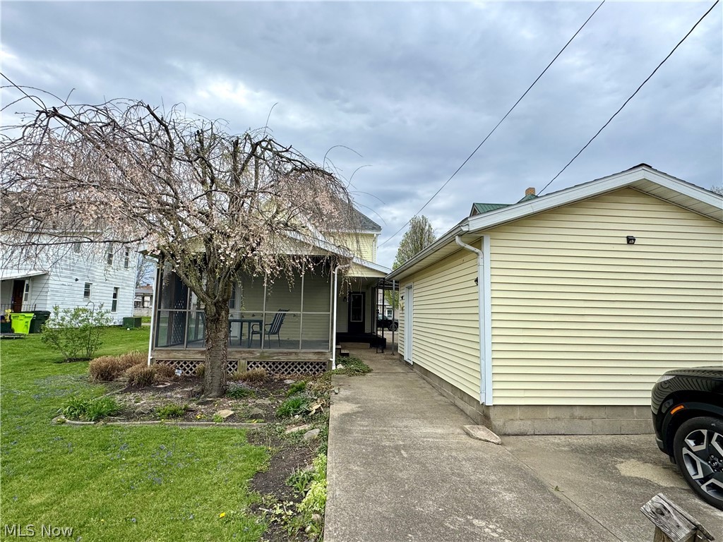 1011 Adams Street Coshocton OH 43812