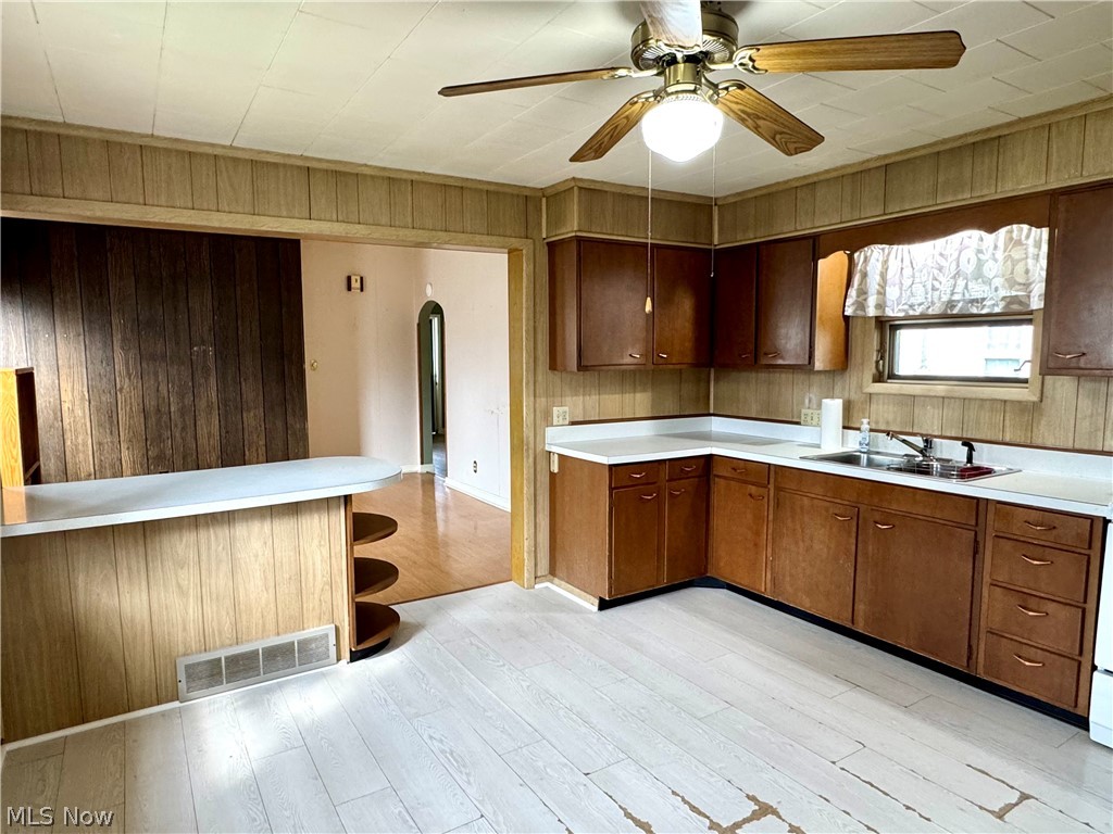 1011 Adams Street Coshocton OH 43812