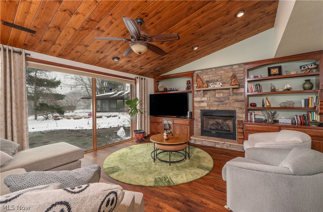 2023 Lakewood Road SW Sherrodsville OH 44675