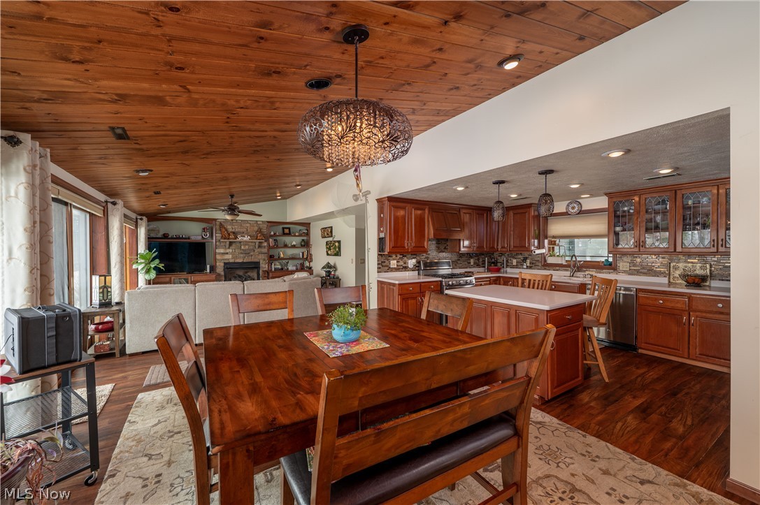 2023 Lakewood Road SW Sherrodsville OH 44675