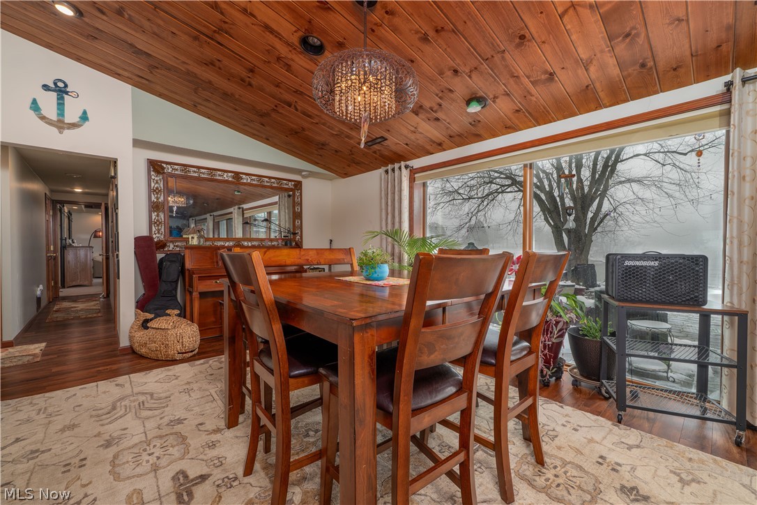 2023 Lakewood Road SW Sherrodsville OH 44675