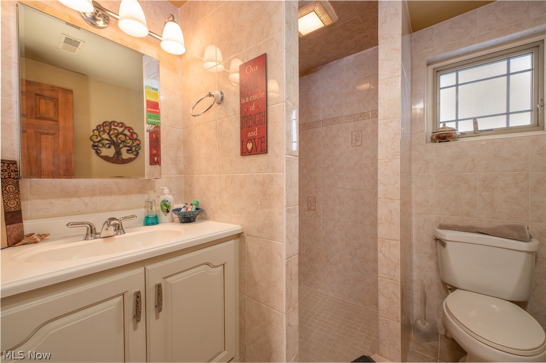 2023 Lakewood Road SW Sherrodsville OH 44675