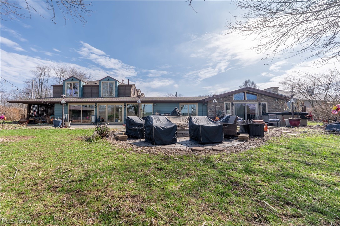 2023 Lakewood Road SW Sherrodsville OH 44675