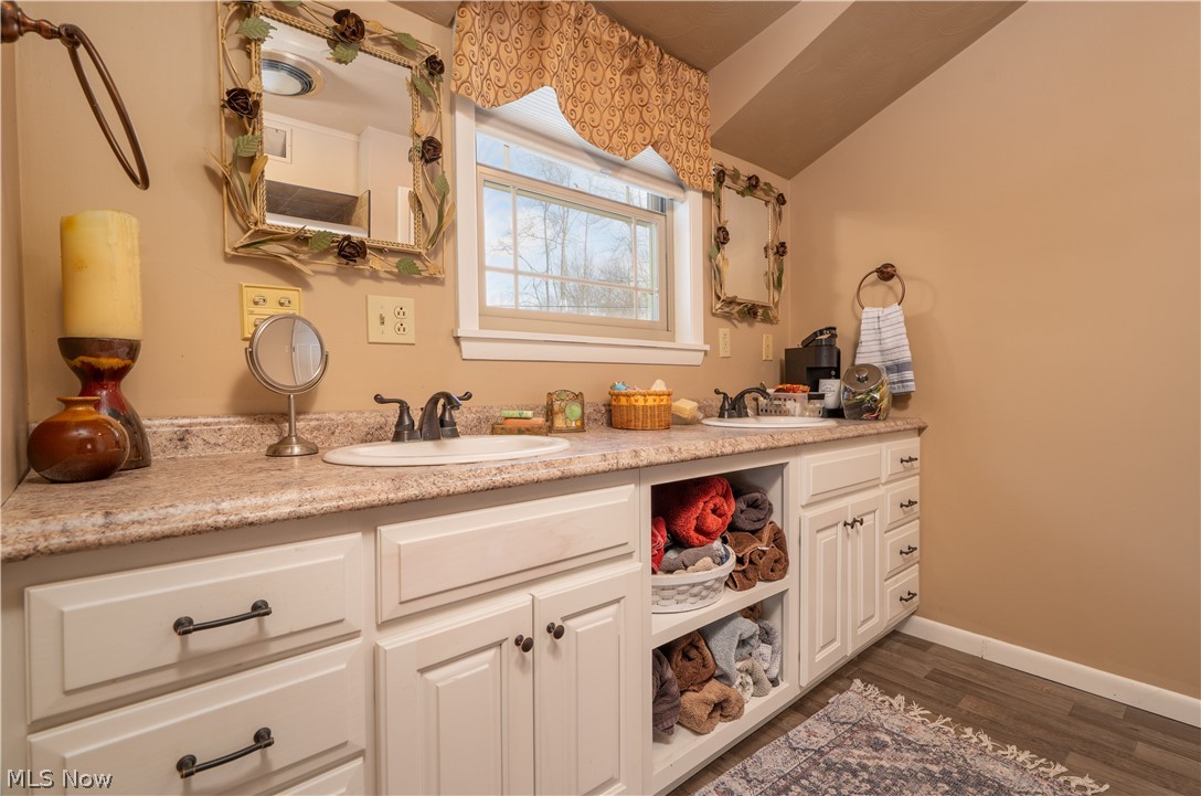 2023 Lakewood Road SW Sherrodsville OH 44675
