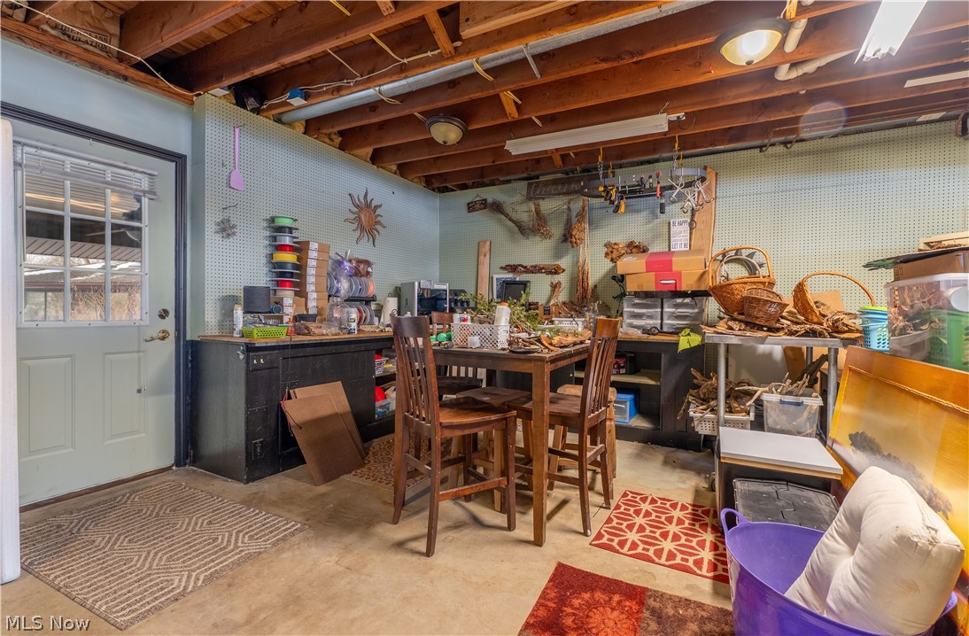 2023 Lakewood Road SW Sherrodsville OH 44675