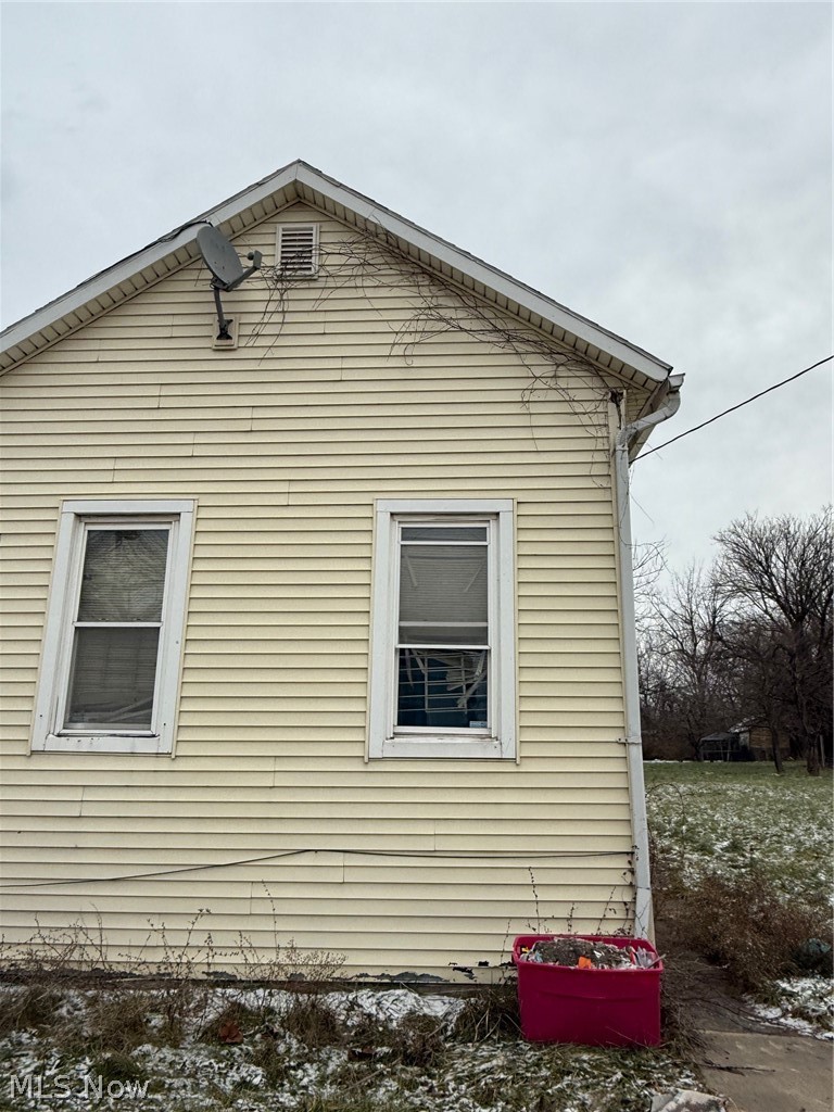 3325 E 49th Street Cleveland OH 44127