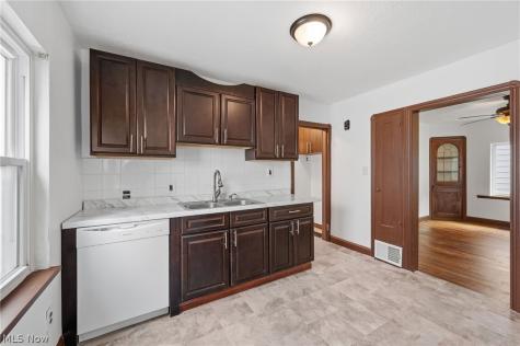 3755 Washington Park Boulevard Newburgh Heights OH 44105