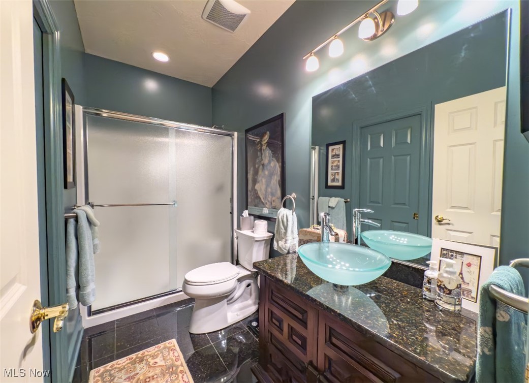 95 Nantucket Court Bratenahl OH 44108
