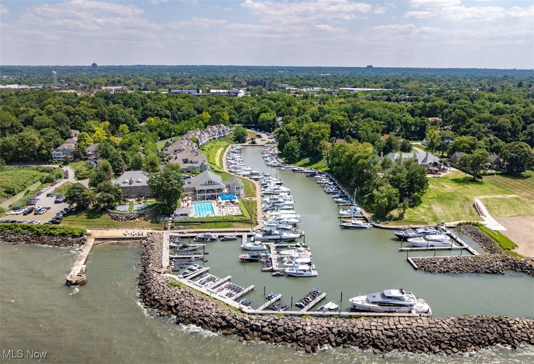 95 Nantucket Court Bratenahl OH 44108