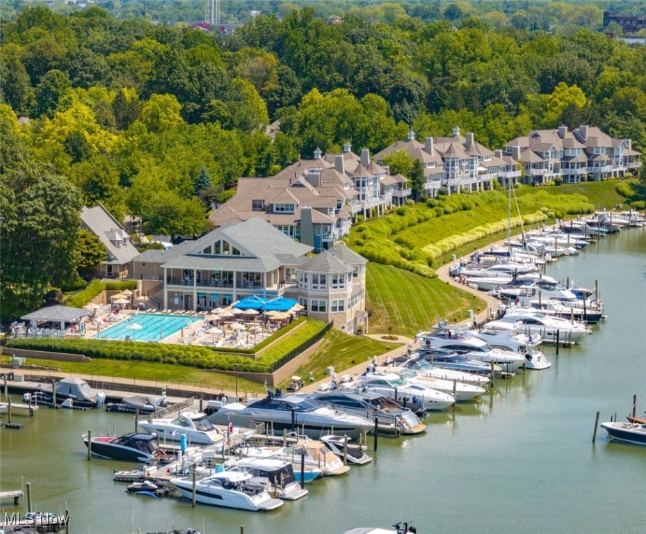 95 Nantucket Court Bratenahl OH 44108