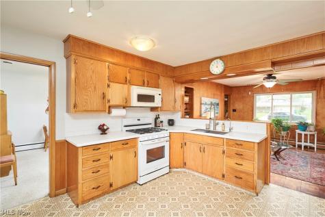 639 N Azalea Boulevard Barberton OH 44203