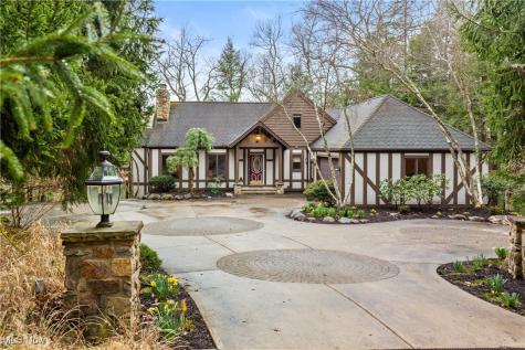 1364 Echo Glen Gates Mills OH 44040