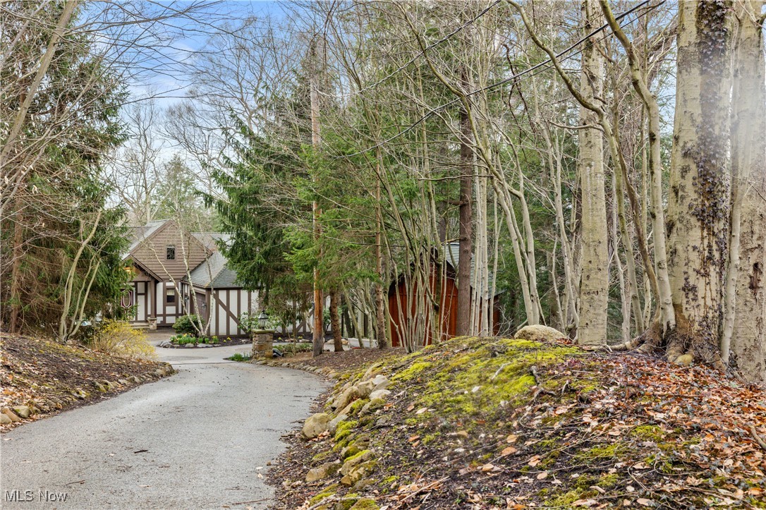 1364 Echo Glen Gates Mills OH 44040