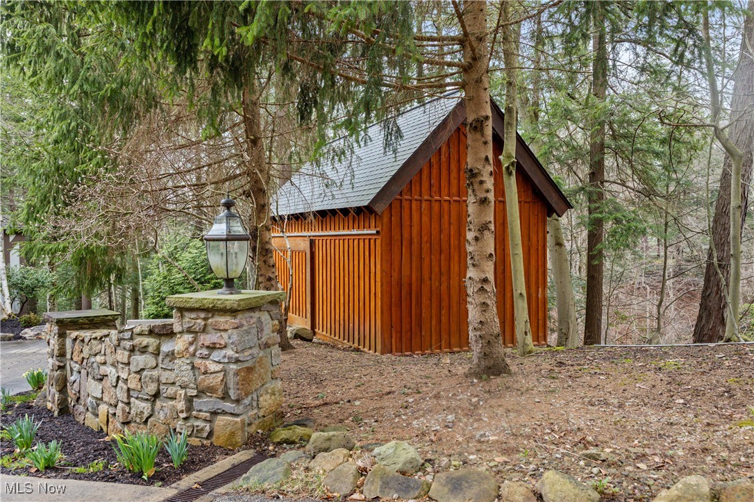 1364 Echo Glen Gates Mills OH 44040