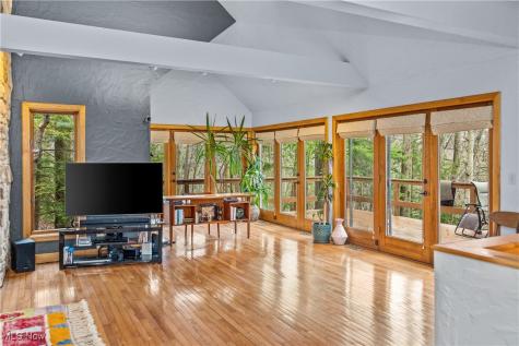 1364 Echo Glen Gates Mills OH 44040