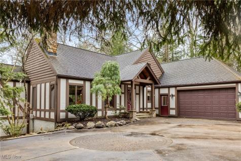 1364 Echo Glen Gates Mills OH 44040