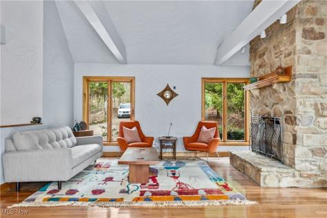 1364 Echo Glen Gates Mills OH 44040