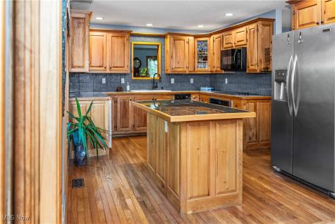 1364 Echo Glen Gates Mills OH 44040