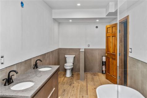 1364 Echo Glen Gates Mills OH 44040