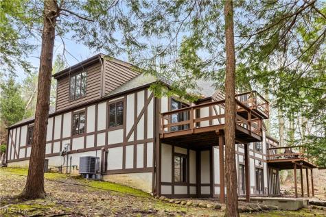 1364 Echo Glen Gates Mills OH 44040