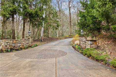 1364 Echo Glen Gates Mills OH 44040