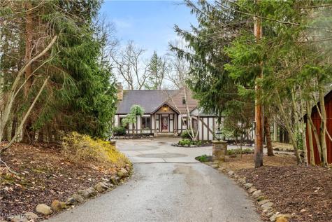 1364 Echo Glen Gates Mills OH 44040