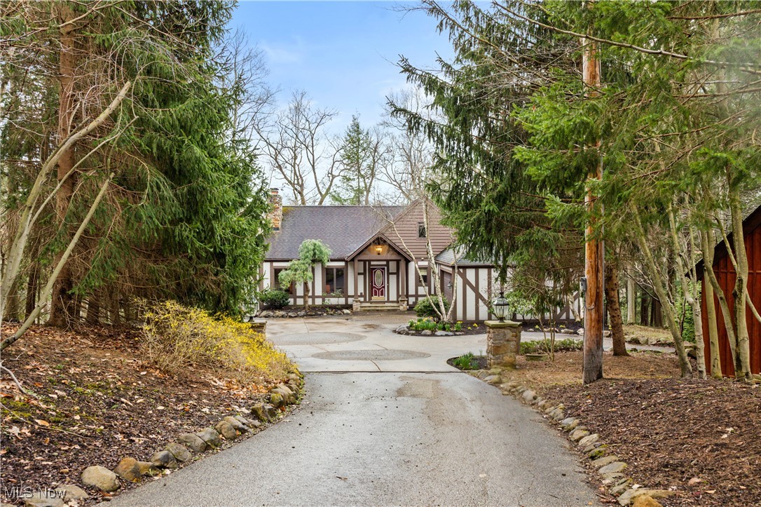 1364 Echo Glen Gates Mills OH 44040