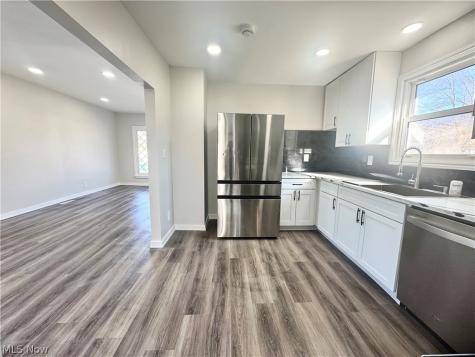 1536 Maine Avenue Lorain OH 44052
