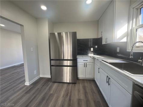 1536 Maine Avenue Lorain OH 44052