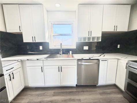 1536 Maine Avenue Lorain OH 44052