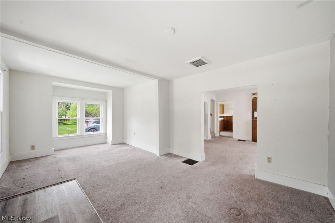 57 W Union Street Geneva OH 44041