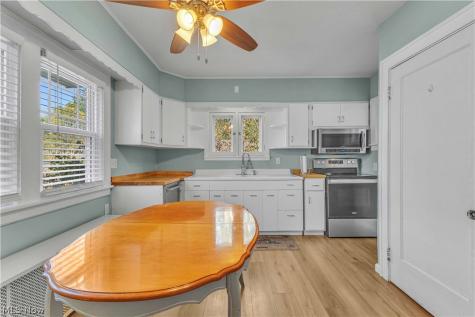 17412 Bradgate Avenue Cleveland OH 44111