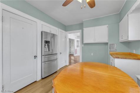 17412 Bradgate Avenue Cleveland OH 44111