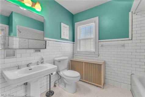 17412 Bradgate Avenue Cleveland OH 44111