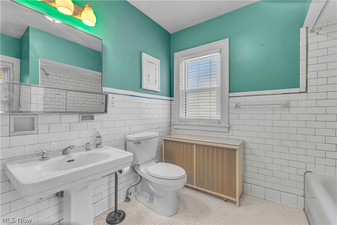 17412 Bradgate Avenue Cleveland OH 44111