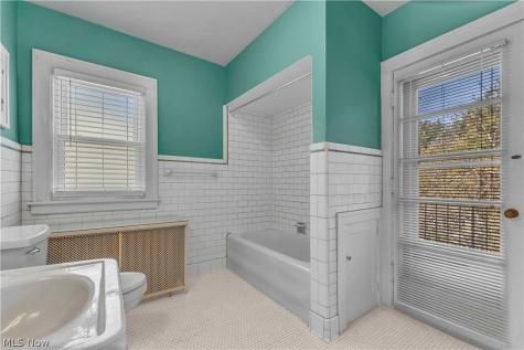 17412 Bradgate Avenue Cleveland OH 44111