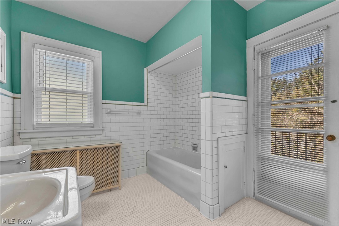 17412 Bradgate Avenue Cleveland OH 44111