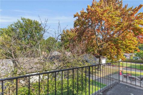 17412 Bradgate Avenue Cleveland OH 44111