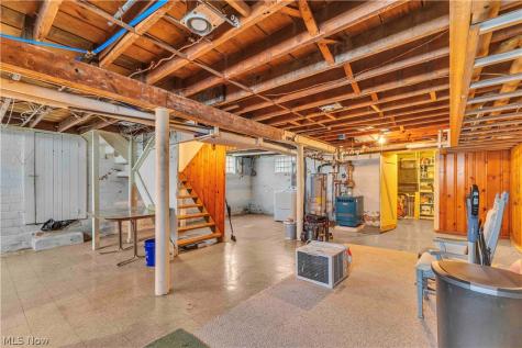 17412 Bradgate Avenue Cleveland OH 44111