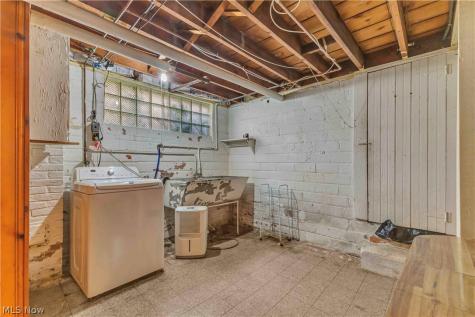 17412 Bradgate Avenue Cleveland OH 44111