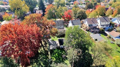 17412 Bradgate Avenue Cleveland OH 44111