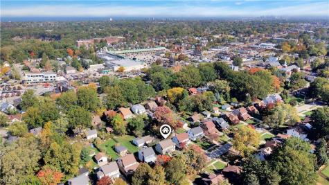 17412 Bradgate Avenue Cleveland OH 44111